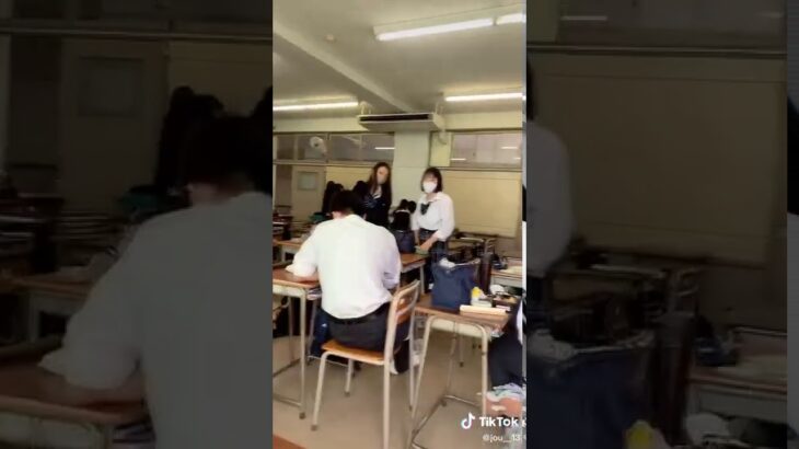 イケメンを見てメス顔になってしまう女子高生