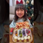 ◉ひなが食べるとこ見てて？【クリスマスversion】大きなピザも一口だけどよく噛んで食べようね#xmas #ご飯
